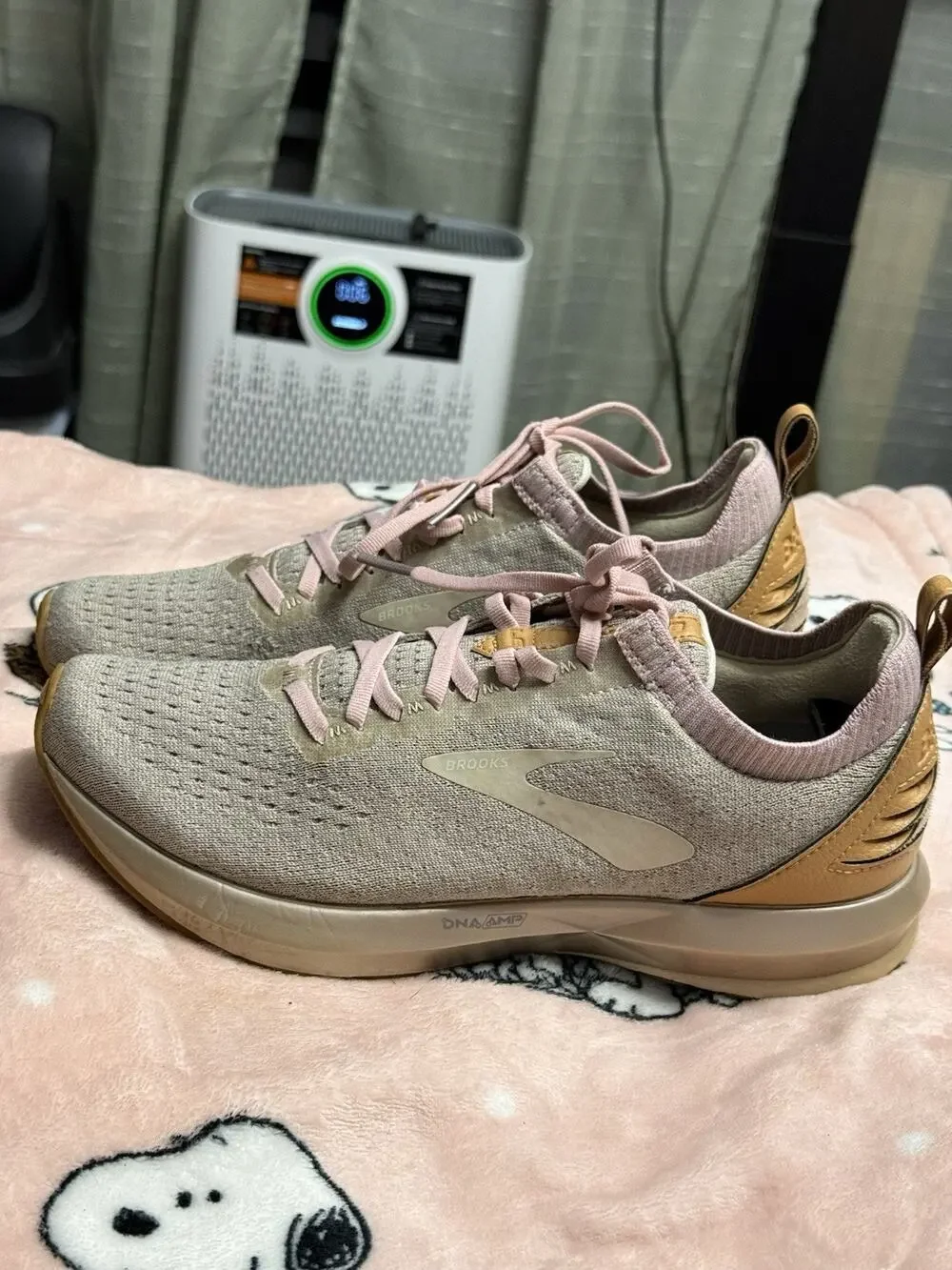 Brooks Levitate StealthFit Men's Beige/Tan/Pink Low Top Mesh Lace-Up Running